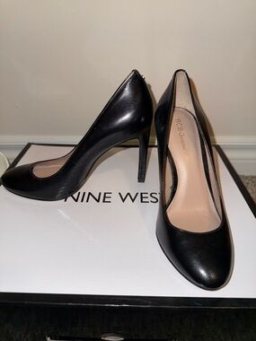 BCBGeneration Black Pointed Toe Leather Pumps